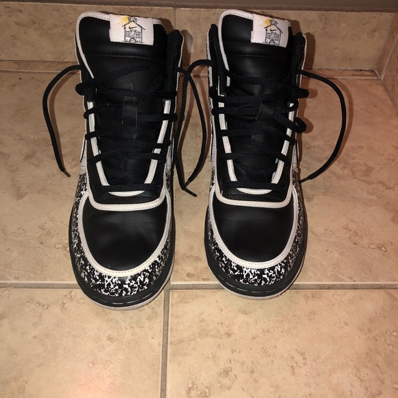 Nike shoes - Picture 2 of 3